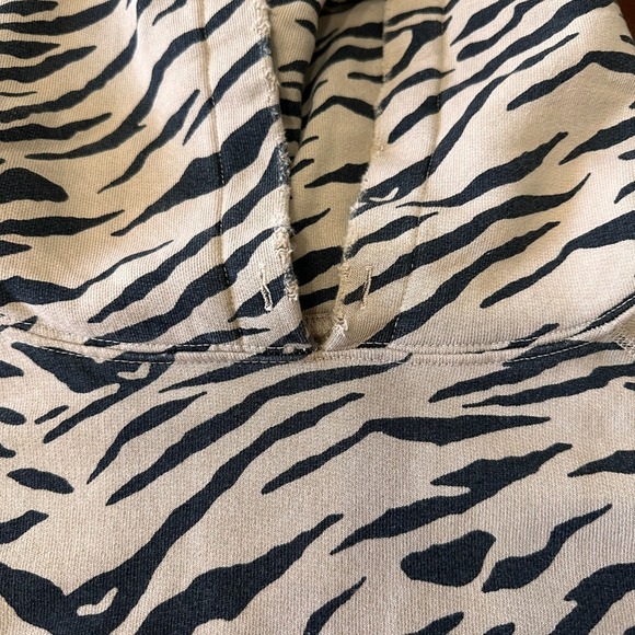 Nili Lotan NWOT Size Small Brushed Zebra Print Hoodie - Picture 12 of 15